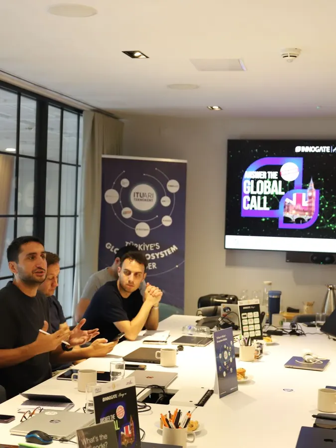 Fuel founders in a working session
